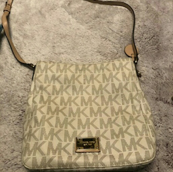 Michael kors crossbody - Picture 2 of 4